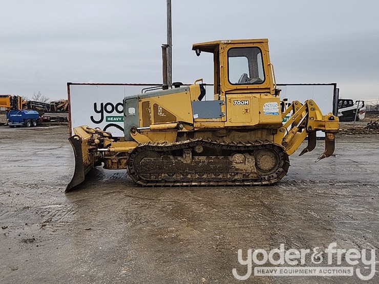 2004-deere-700h-image-3