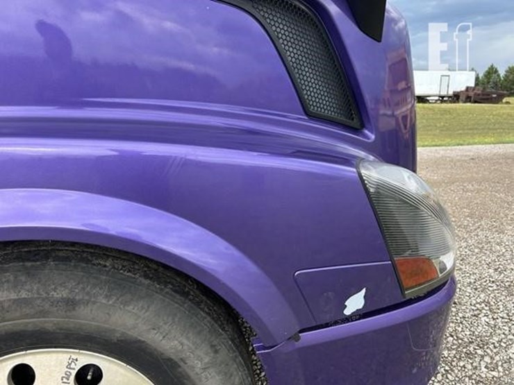 volvo-vnl42t670-image-38