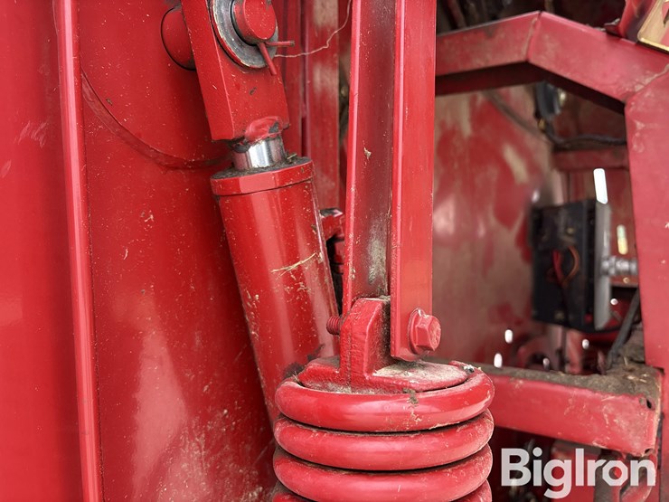 2005-new-holland-br780-image-15