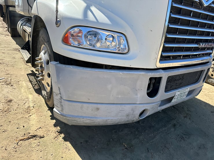 #33710-•-2011-mack-cxu-t/a-sleeper-truck-tractor-1m1aw09y3bm013638-image-41