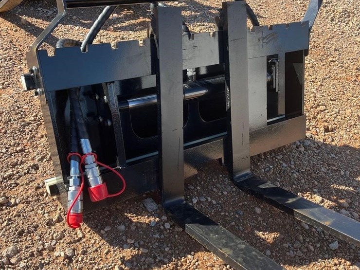 future-mini-skid-steer-loader-hydraulic-side-shift-image-4