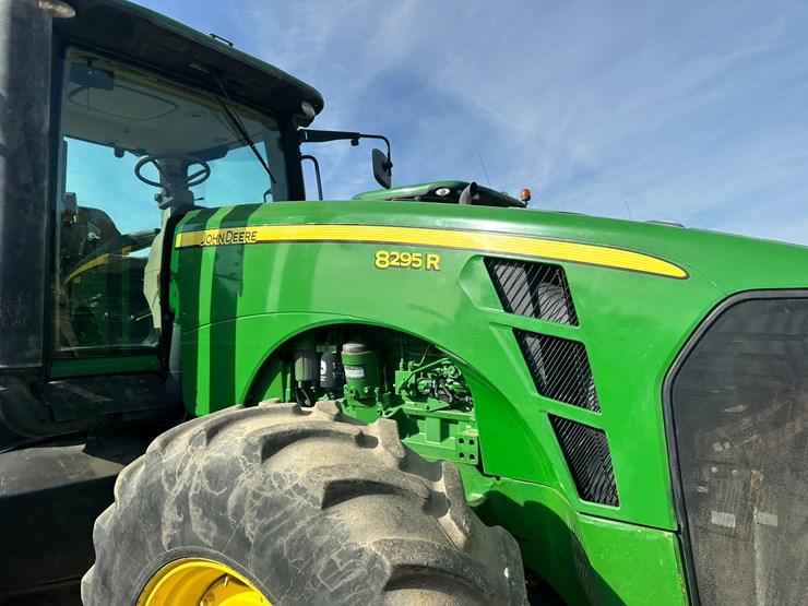 2010-john-deere-8295r-image-33