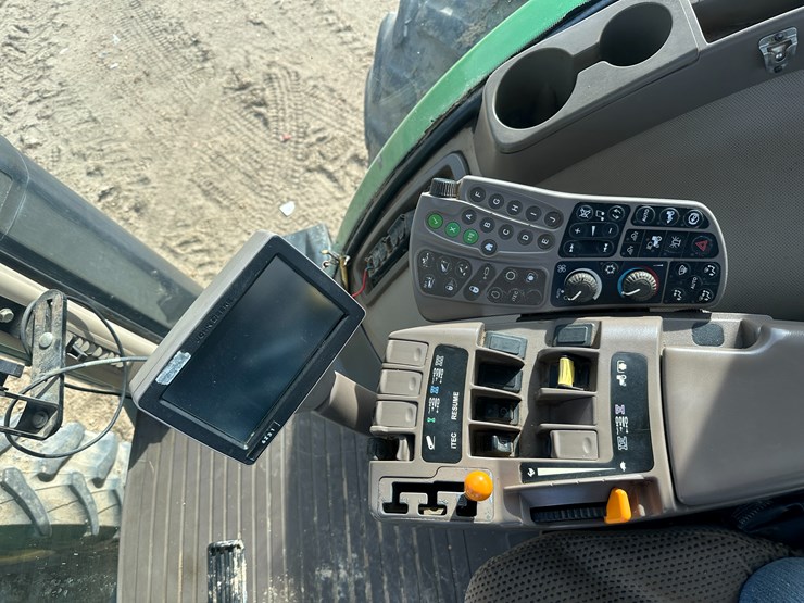 2013-john-deere-8285r-image-58