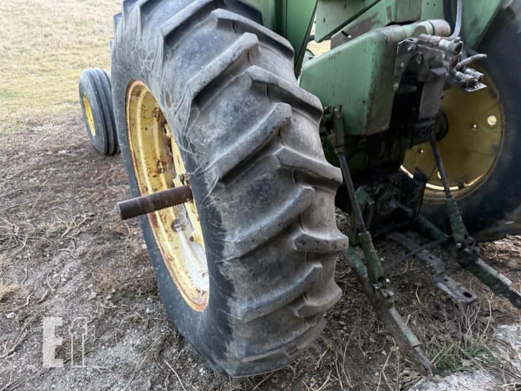 john-deere-4010-image-16