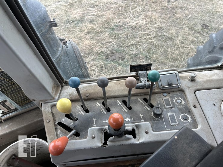 1985-versatile-856-image-48