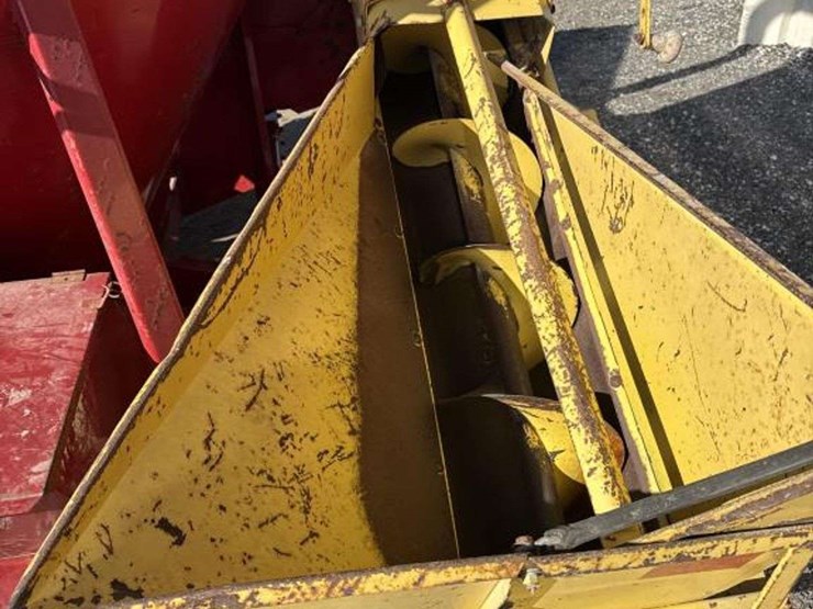 new-holland-353-image-10