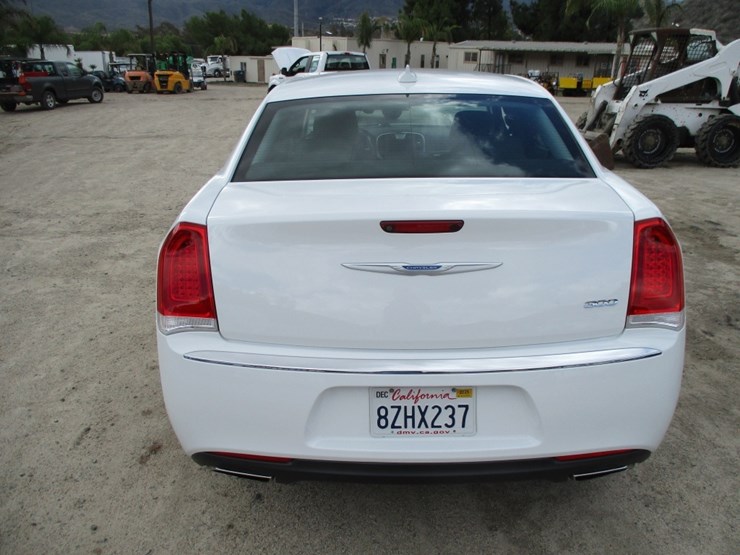 2021-chrysler-300-sedan,-image-15