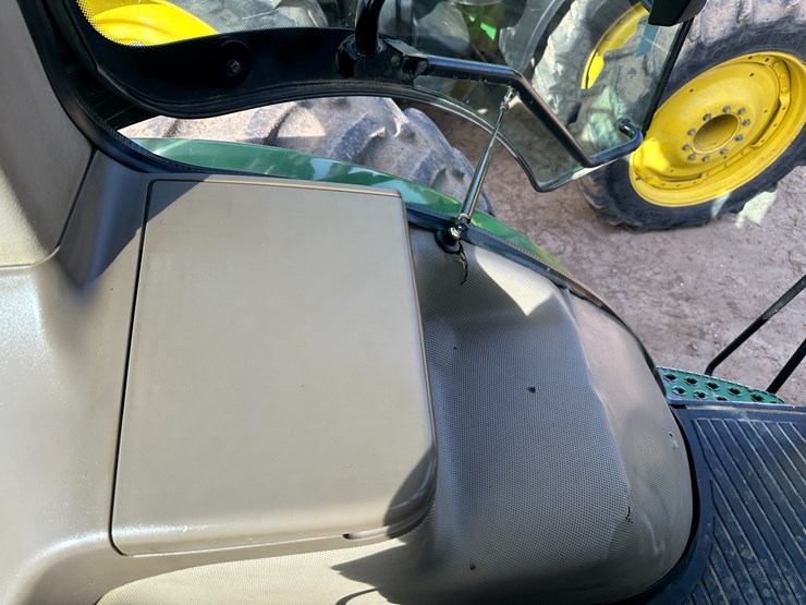 2010-john-deere-8295r-image-60