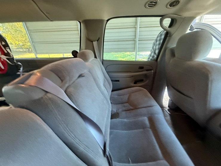 2004-chevrolet-suburban-image-31