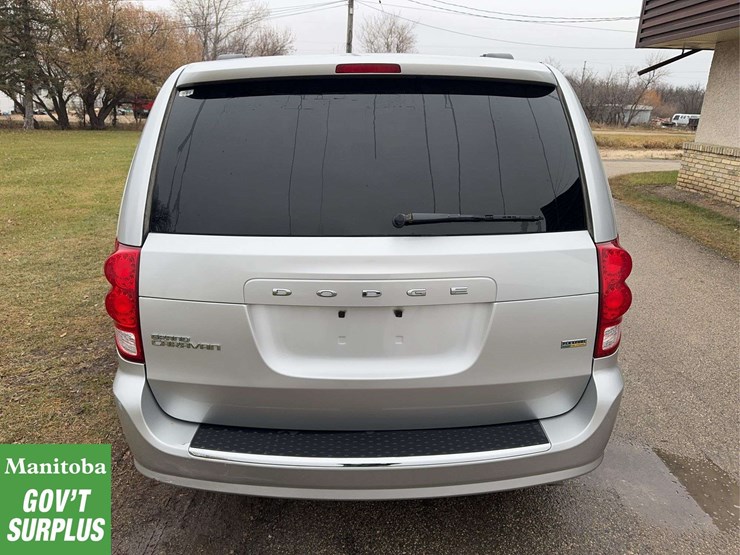 2012-dodge-grand-caravan-sxt-image-7