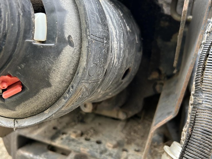 2018-john-deere-560m-image-8