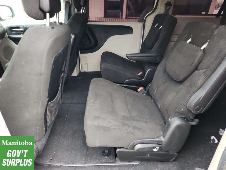 2015-dodge-grand-caravan-image-13