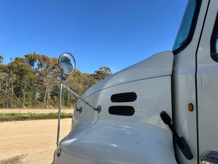 #33710-•-2011-mack-cxu-t/a-sleeper-truck-tractor-1m1aw09y3bm013638-image-36