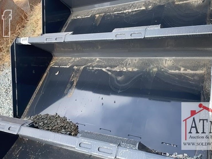 new-wolverine-72"-track-duty-bucket-image-1