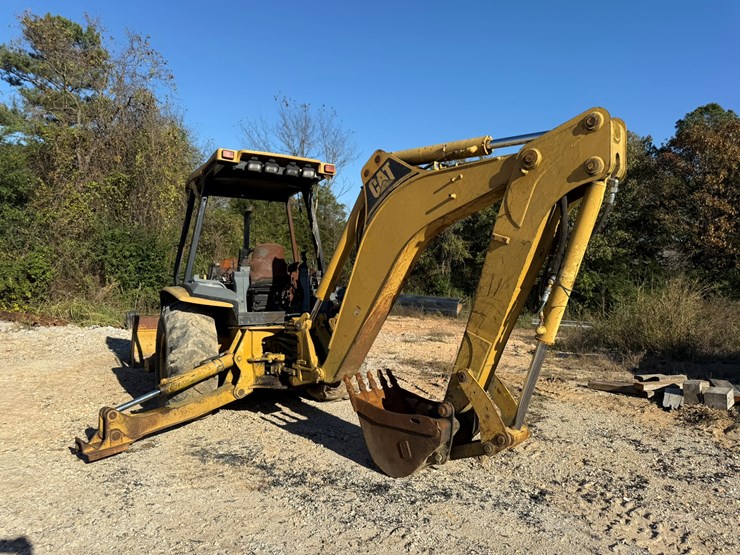 caterpillar-420d-image-1