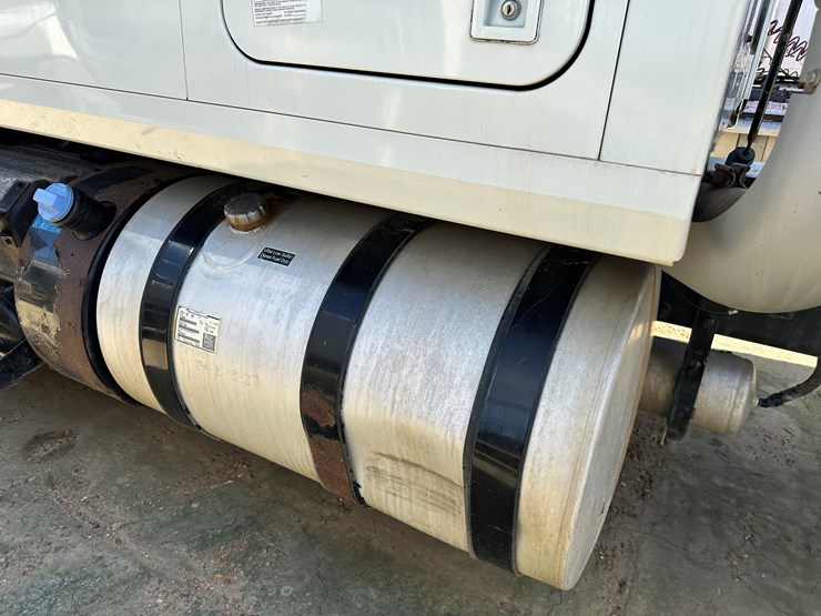 #33710-•-2011-mack-cxu-t/a-sleeper-truck-tractor-1m1aw09y3bm013638-image-31