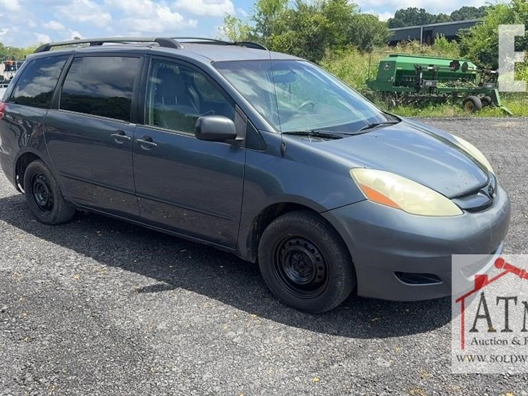 2006-toyota-sienna-image-2