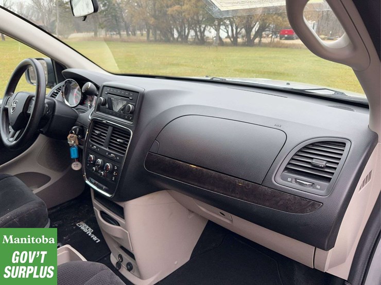 2012-dodge-grand-caravan-sxt-image-29