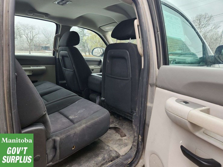 2012-chevrolet-silverado-2500hd-image-38