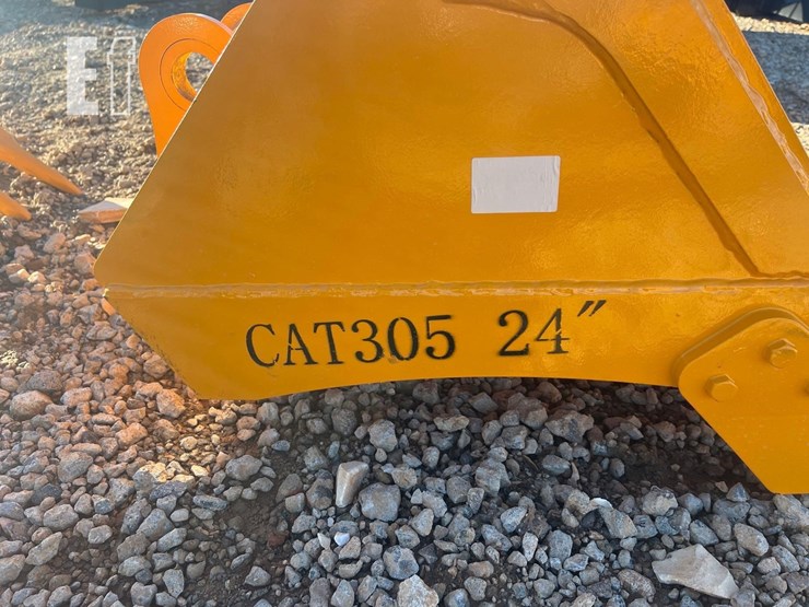 cat305-24in-excavator-bucket-image-4