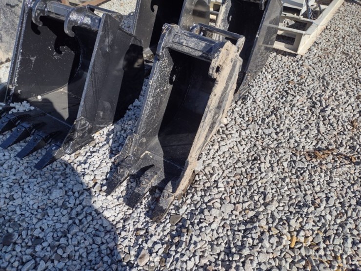 12-in-x-change-excavator-bucket-(qea-4029)-image-1