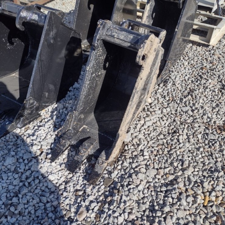 12 in X-Change Excavator Bucket (QEA 4029)