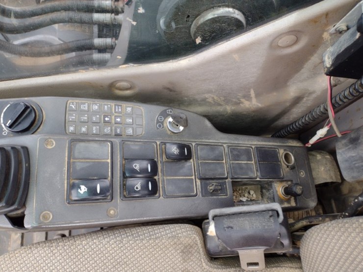 7-volvo-ec160c-image-10