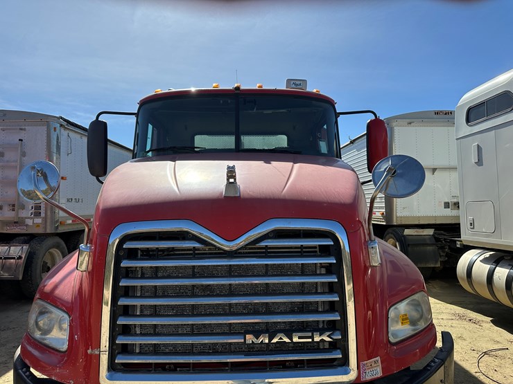 #33708-•-2014-mack-cxu-t/a-daycab-truck-tractor-1m1aw02y3em038036-image-39