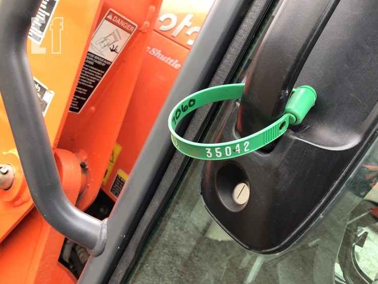 2021-kubota-m7060-image-30