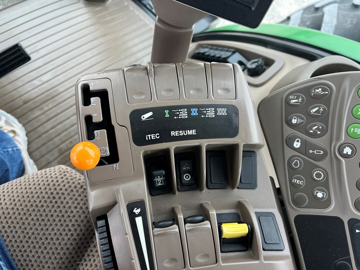 john-deere-8285r-image-12