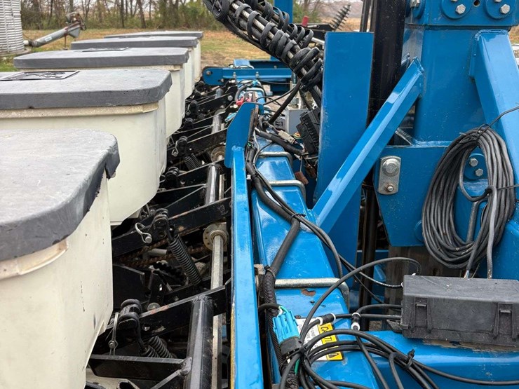 2005-kinze-3500-image-26