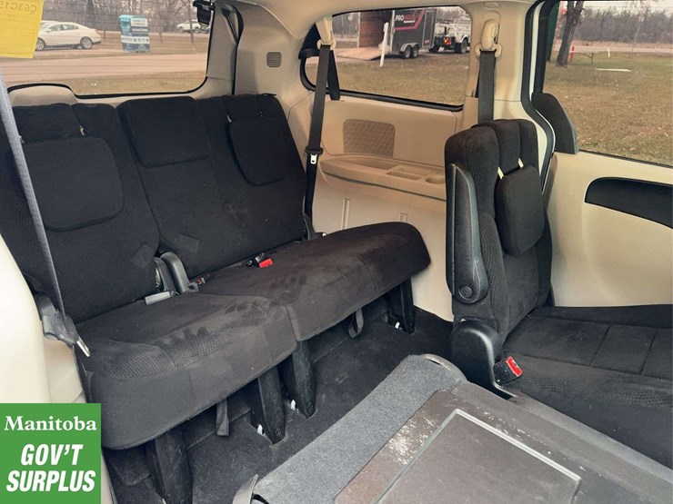 2012-dodge-grand-caravan-sxt-image-26