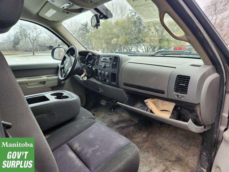 2012-chevrolet-silverado-2500hd-image-33