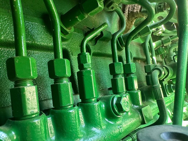 2013-john-deere-8285r-image-43