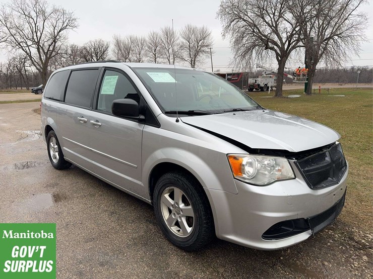 2012-dodge-grand-caravan-sxt-image-3