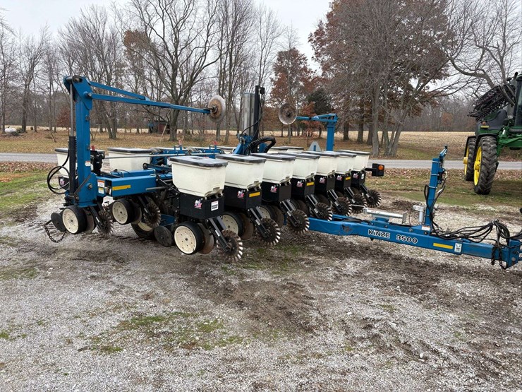 2005-kinze-3500-image-1
