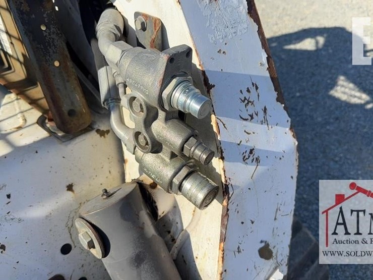 2008-bobcat-t300-image-18