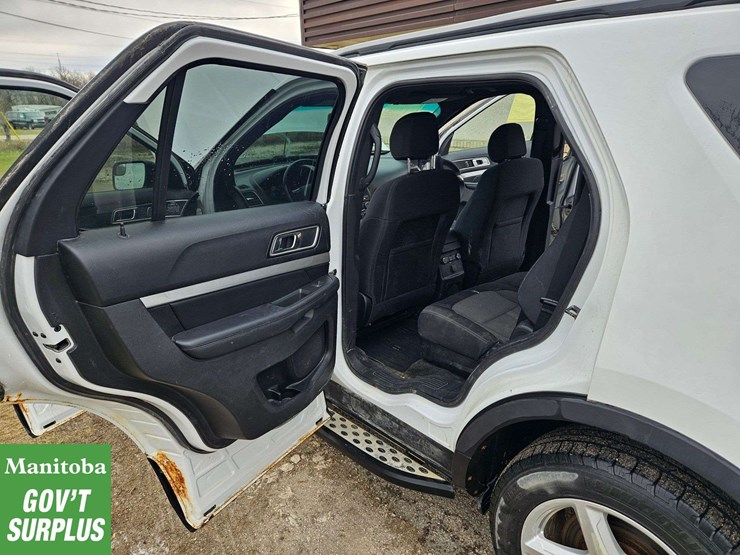 2017-ford-explorer-xlt-image-38