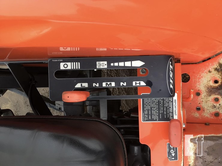 2020-kubota-l2501-image-16