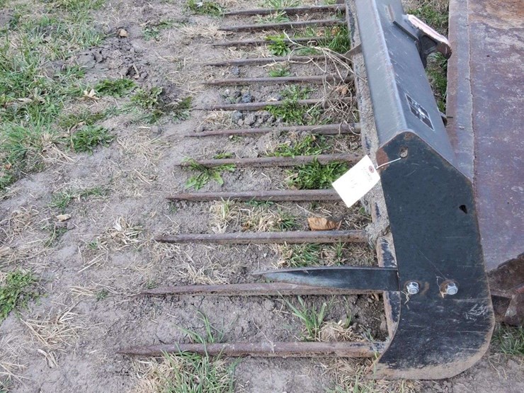 2006-ih-loader-bucket-manure-fork,-92''-wide,-image-1