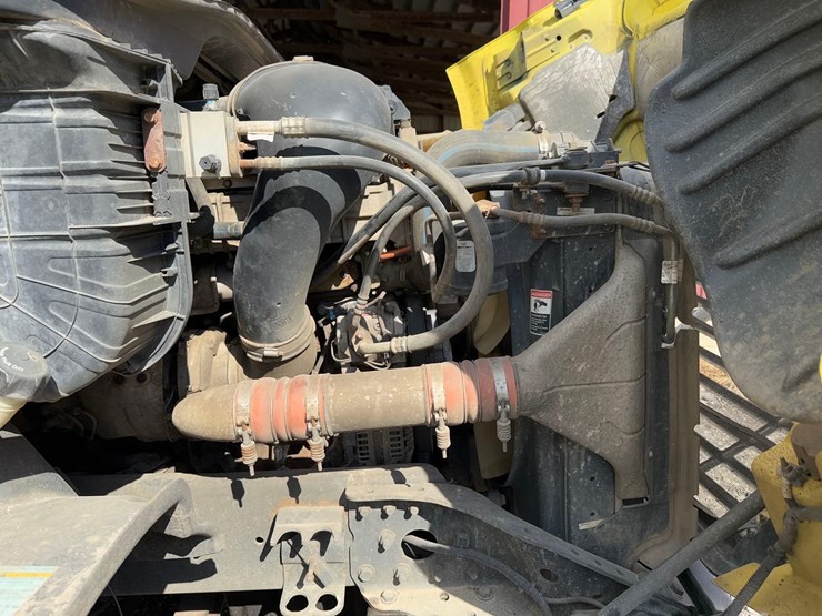 freightliner-semi-tractor-image-29