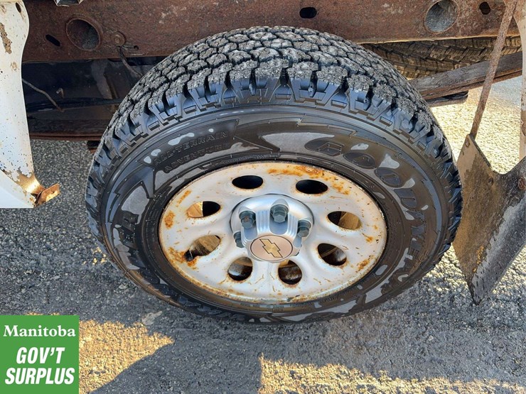 2011-chevrolet-silverado-1500-image-14