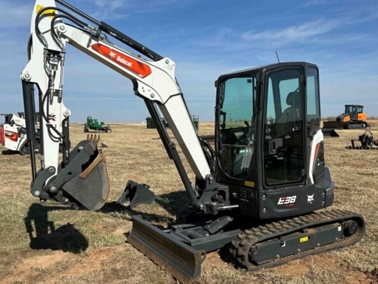 5802024-bobcat-e38-mini-excavator-image-5