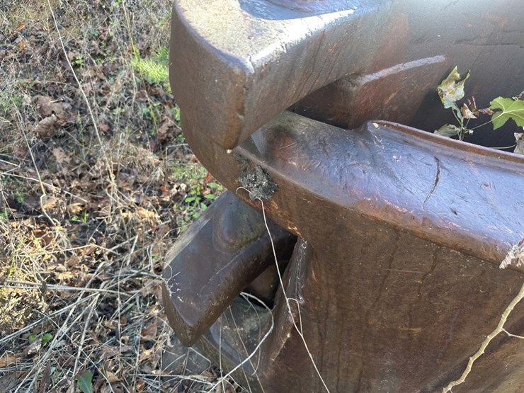 #2143-•-approx-44"-excavator-clam-bucket-image-4