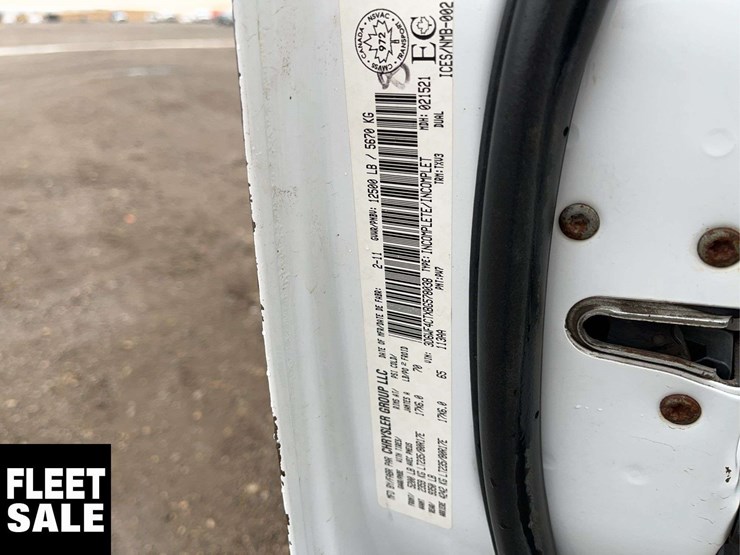 2011-dodge-3500-image-22