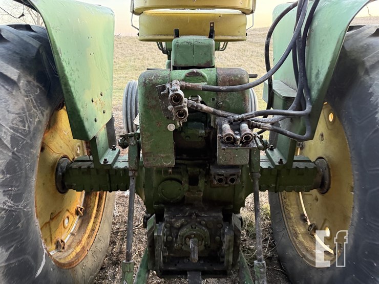 john-deere-4010-image-5