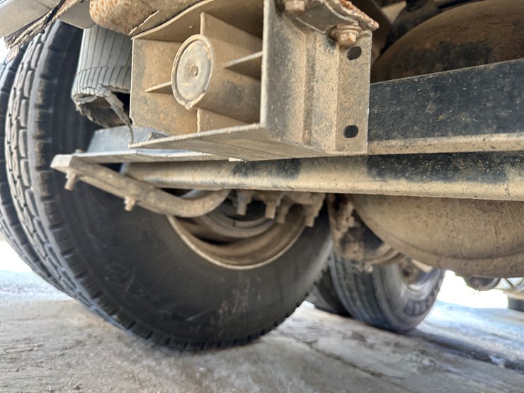 #33710-•-2011-mack-cxu-t/a-sleeper-truck-tractor-1m1aw09y3bm013638-image-14