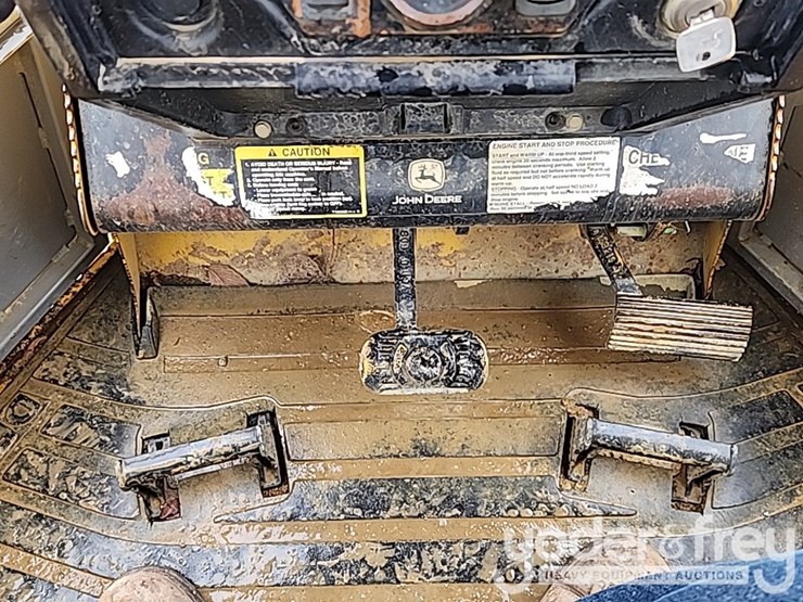 2004-deere-700h-image-28