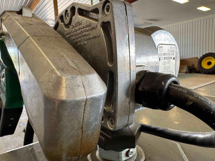 2023-thunder-creek-equipment-ev-750-image-5