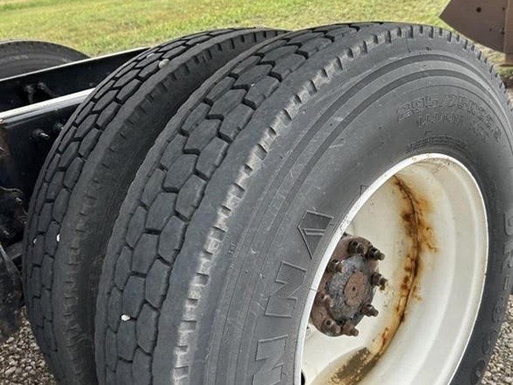 volvo-vnl42t670-image-28